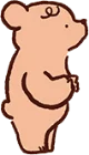 右に傾いて立っている子グマ